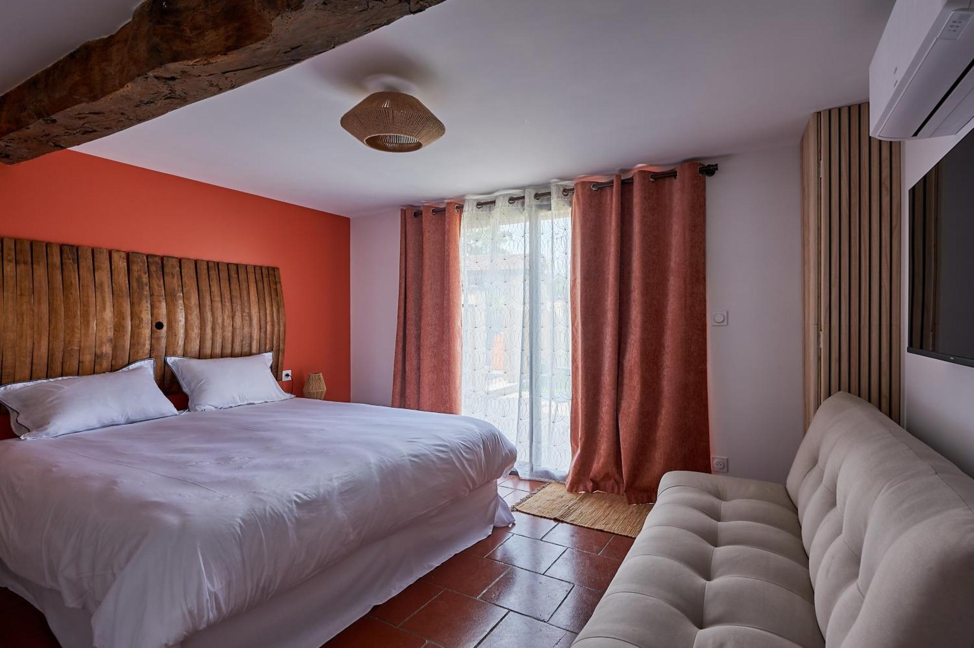 Bed and Breakfast Le Repaire Lagardere Lussac  Экстерьер фото