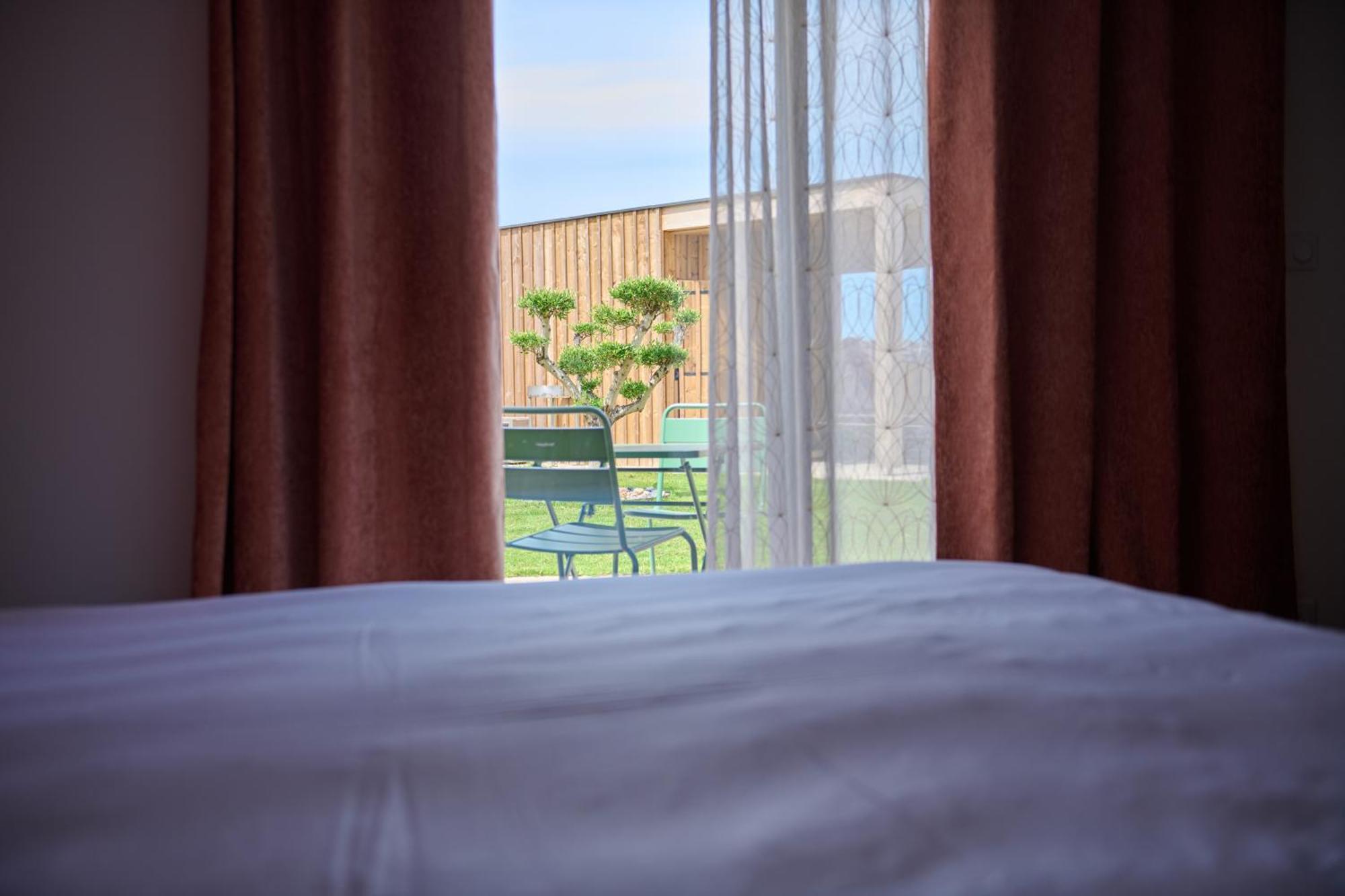 Bed and Breakfast Le Repaire Lagardere Lussac  Экстерьер фото