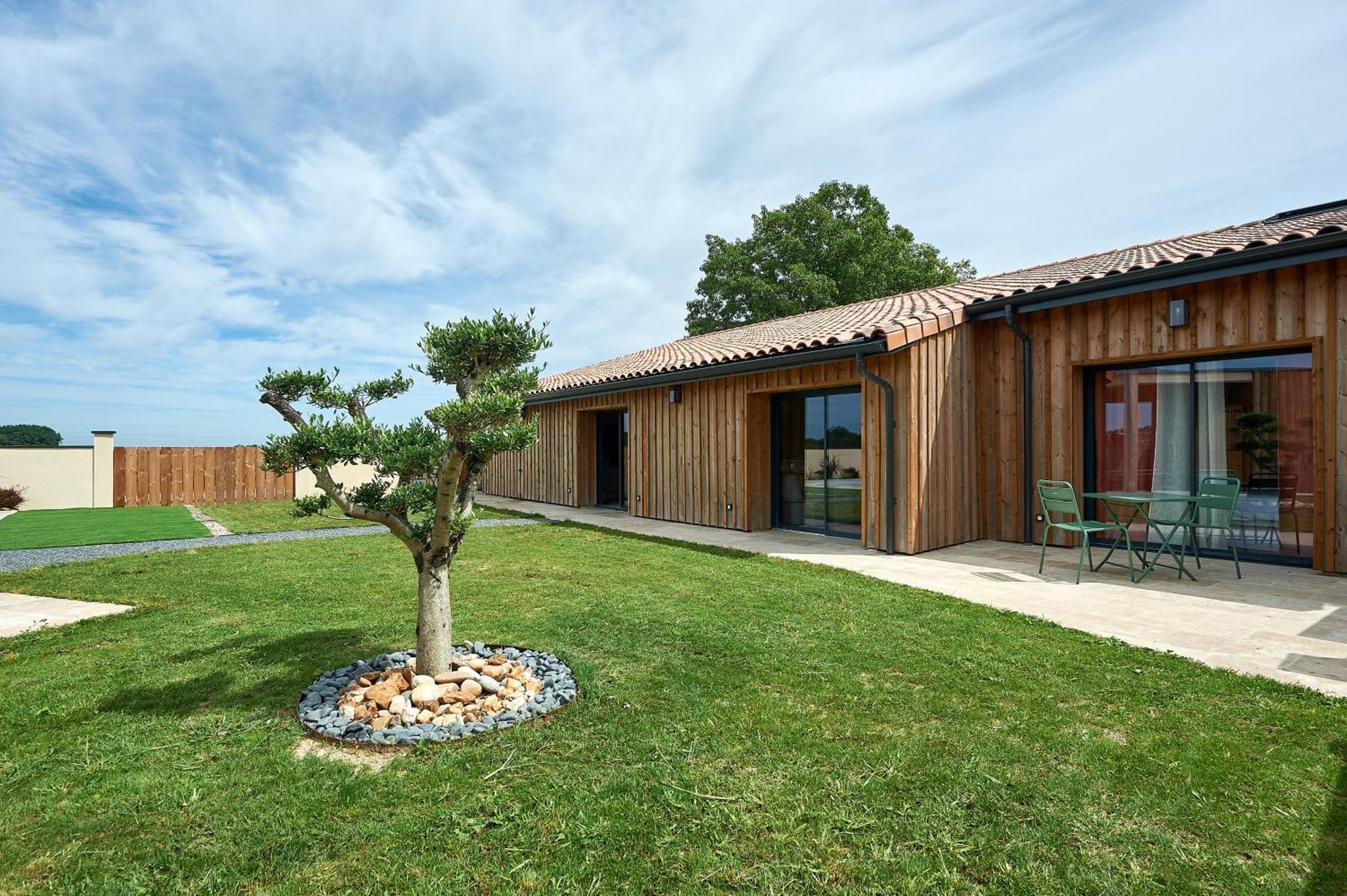 Bed and Breakfast Le Repaire Lagardere Lussac  Экстерьер фото