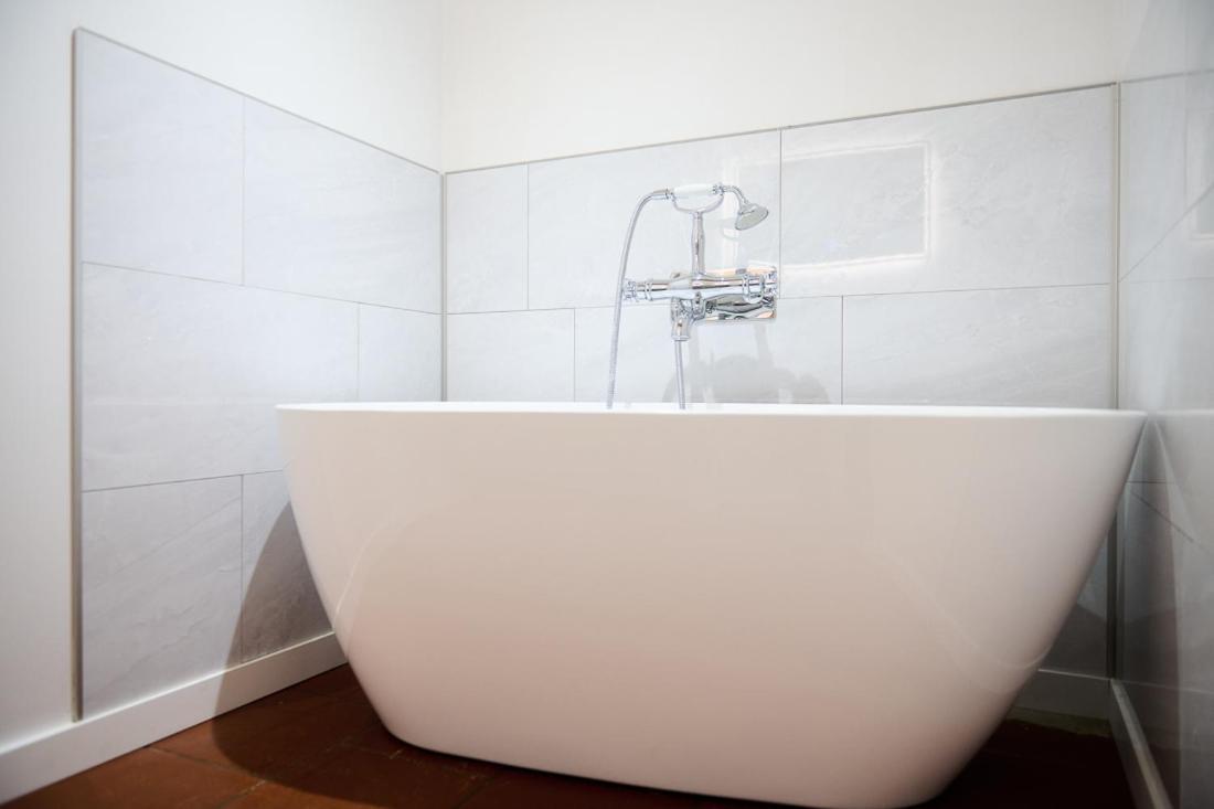 Bed and Breakfast Le Repaire Lagardere Lussac  Экстерьер фото