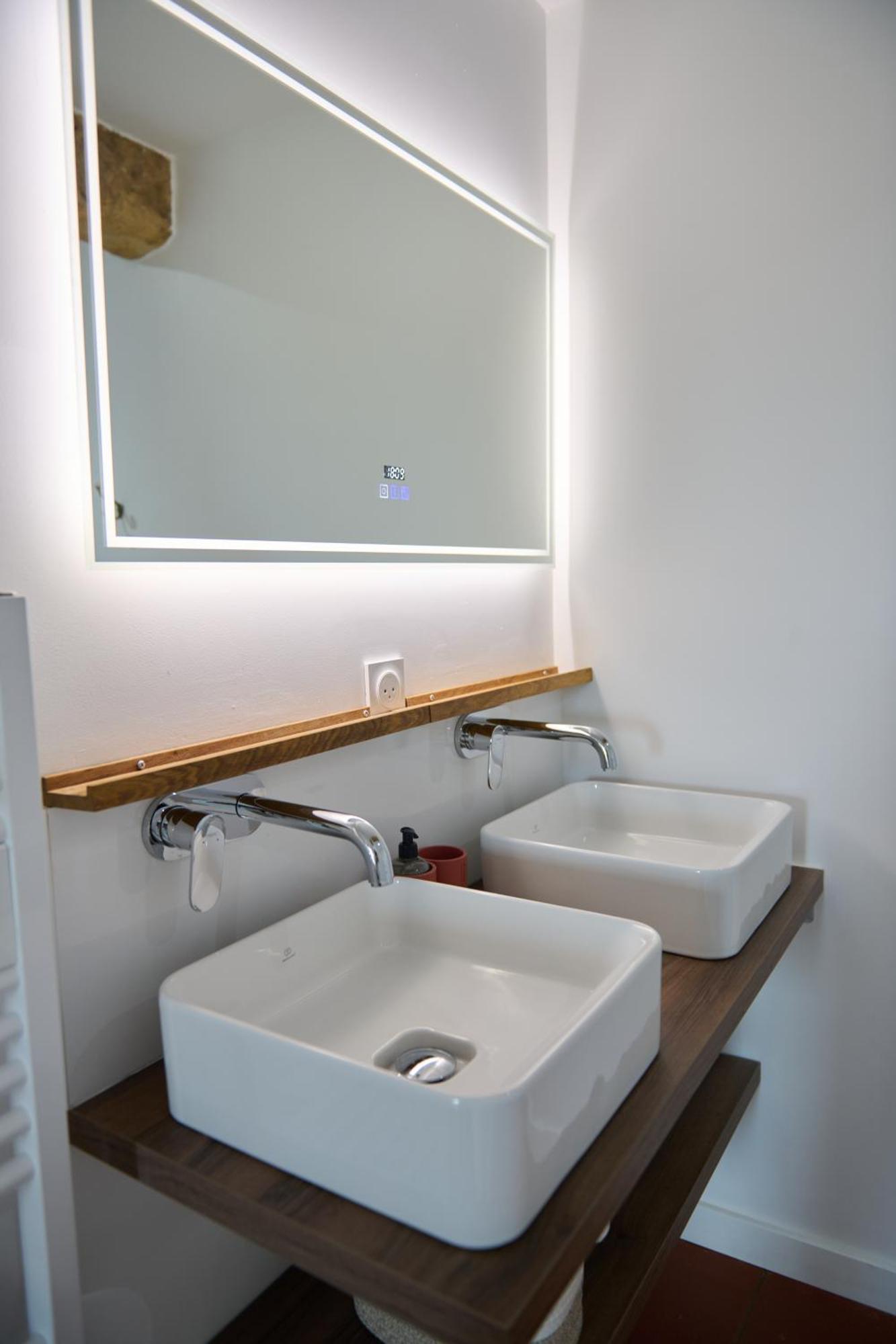 Bed and Breakfast Le Repaire Lagardere Lussac  Экстерьер фото